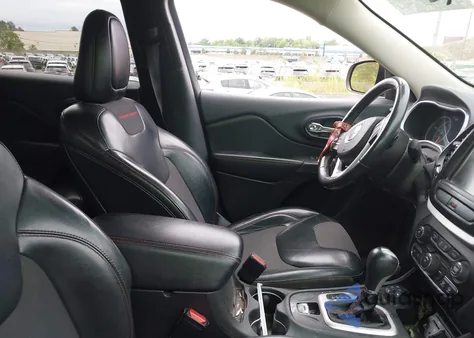 2016 Jeep Cherokee Trailhawk z USA, uszkodzony, nr VIN 1C4PJMBS6GW131829